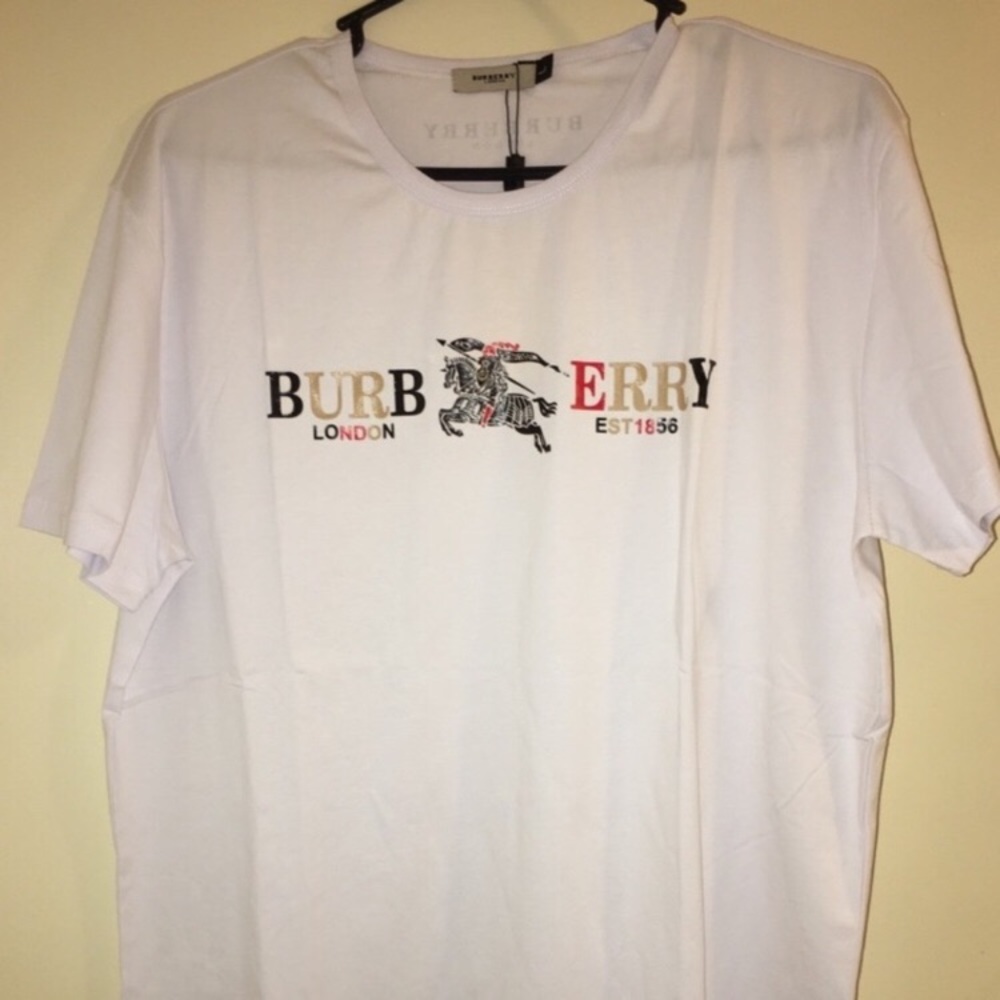 BRAND NEW! Burberry T-Shirt